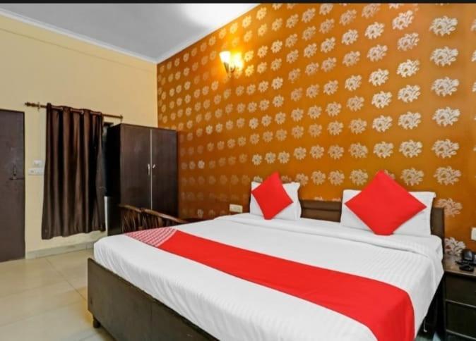 The Hotel Grace Place Inn Nuova Delhi Esterno foto
