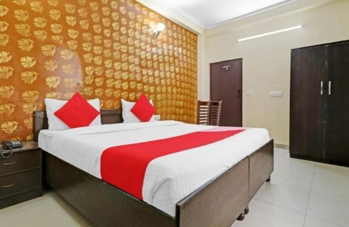 The Hotel Grace Place Inn Nuova Delhi Esterno foto