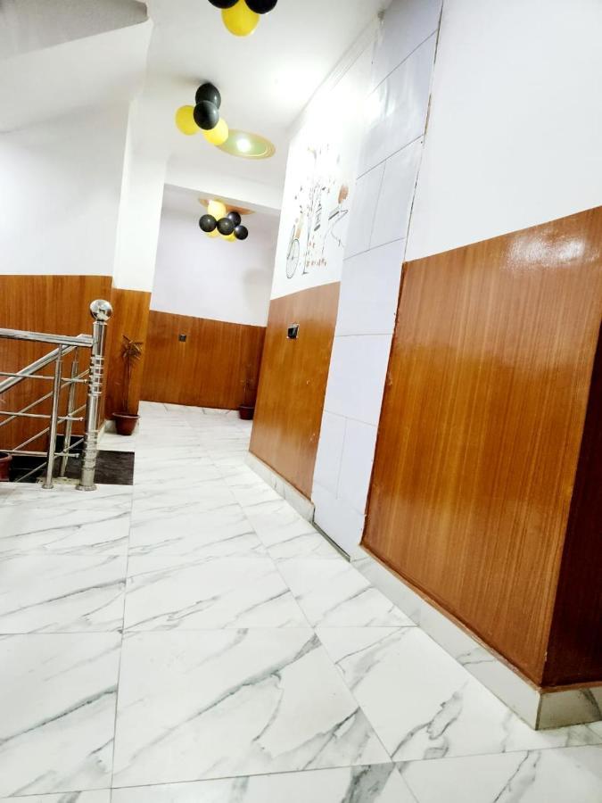 The Hotel Grace Place Inn Nuova Delhi Esterno foto