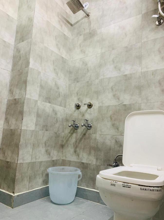 The Hotel Grace Place Inn Nuova Delhi Esterno foto
