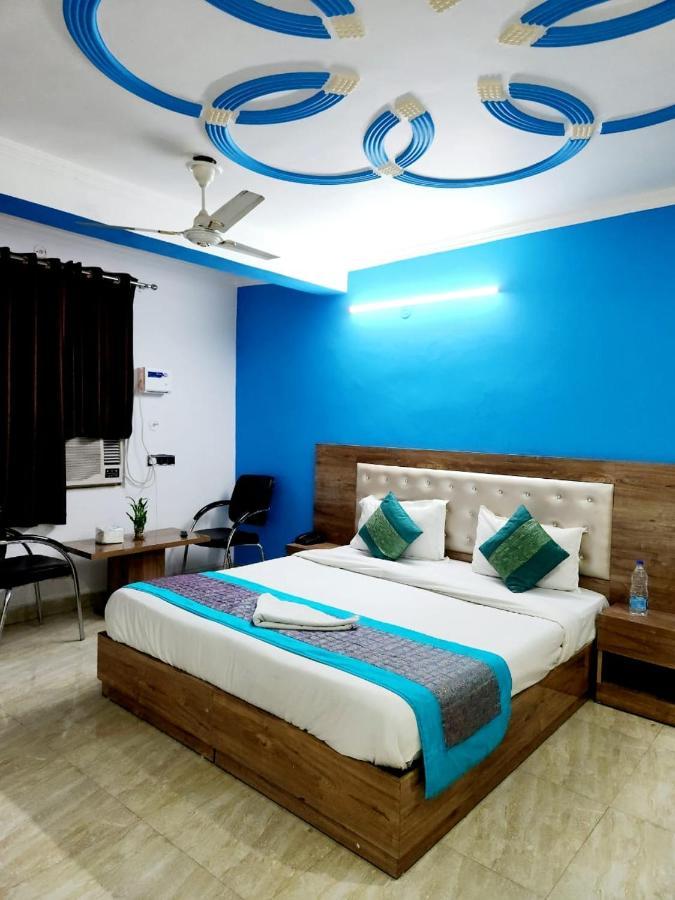 The Hotel Grace Place Inn Nuova Delhi Esterno foto